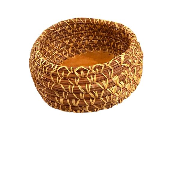 Woven Pine Needle Round Straw Trinket Basket No Lid - Picture 8 of 9